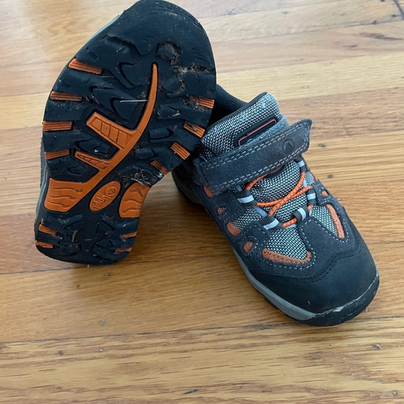 Hiking shoes for kids, size 11 - Picture 4 of 4